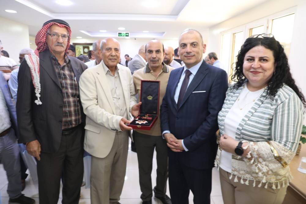 بمناسبة اليوبيل الفضي لتولي جلالة الملك عبدالله الثاني ابن الحسين سلطاته الدستورية   حداد يكرم متقاعدي البحوث الزراعية