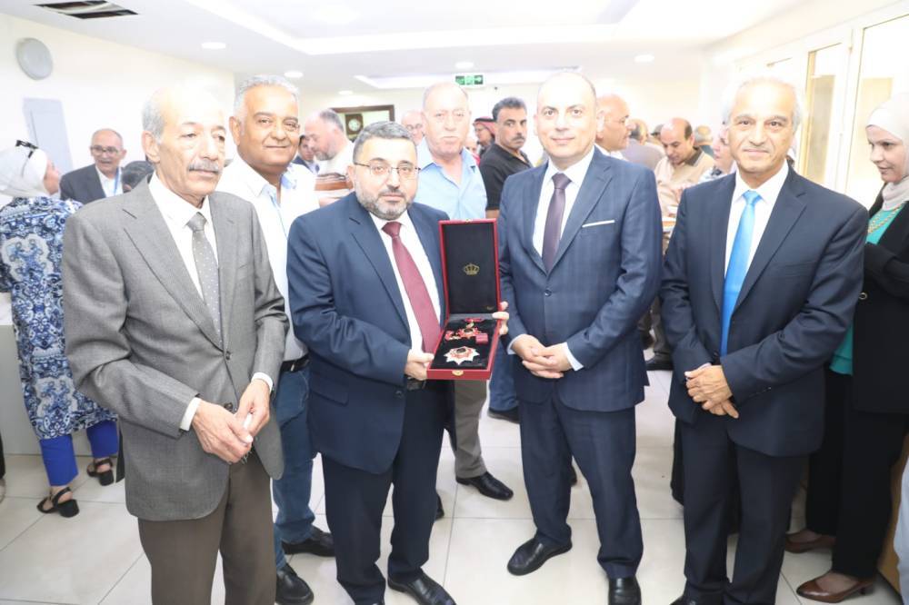 بمناسبة اليوبيل الفضي لتولي جلالة الملك عبدالله الثاني ابن الحسين سلطاته الدستورية   حداد يكرم متقاعدي البحوث الزراعية