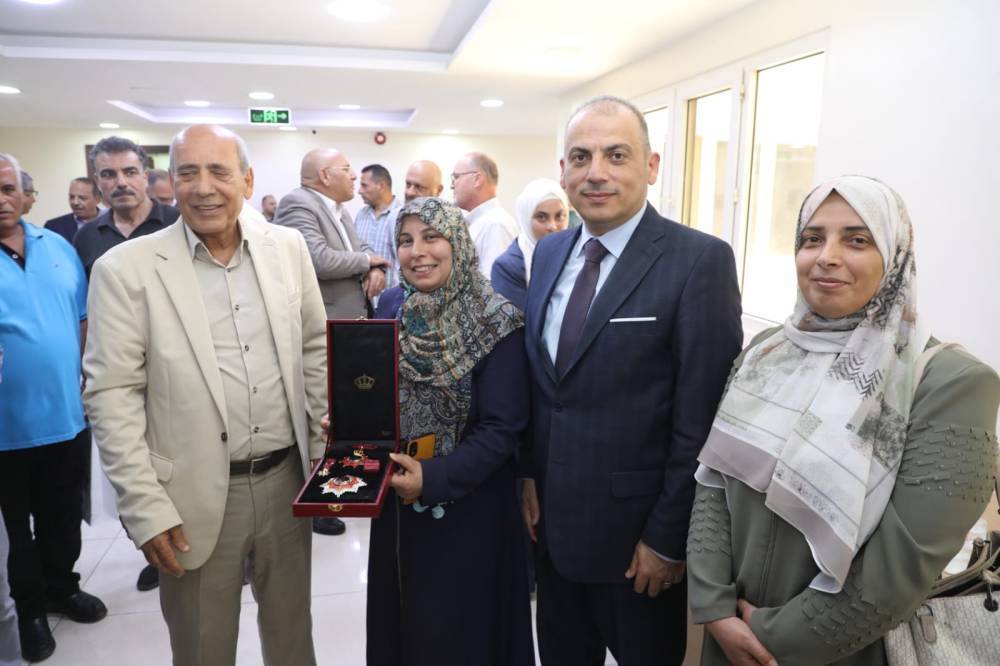 بمناسبة اليوبيل الفضي لتولي جلالة الملك عبدالله الثاني ابن الحسين سلطاته الدستورية   حداد يكرم متقاعدي البحوث الزراعية