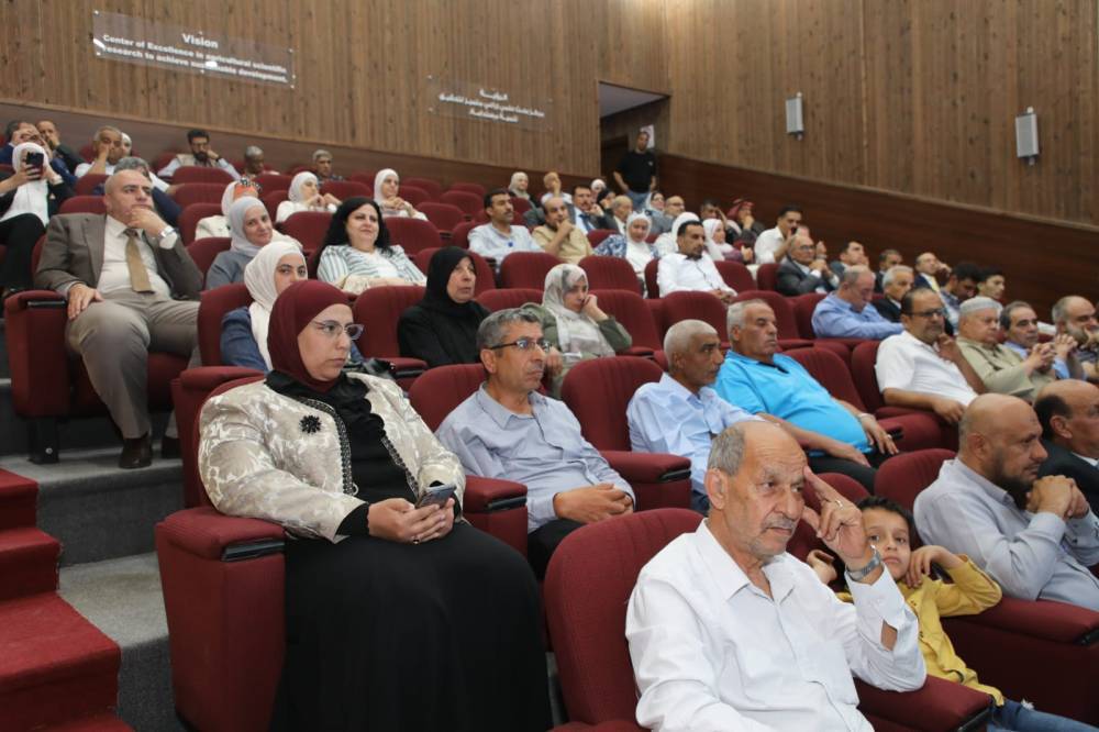 بمناسبة اليوبيل الفضي لتولي جلالة الملك عبدالله الثاني ابن الحسين سلطاته الدستورية   حداد يكرم متقاعدي البحوث الزراعية