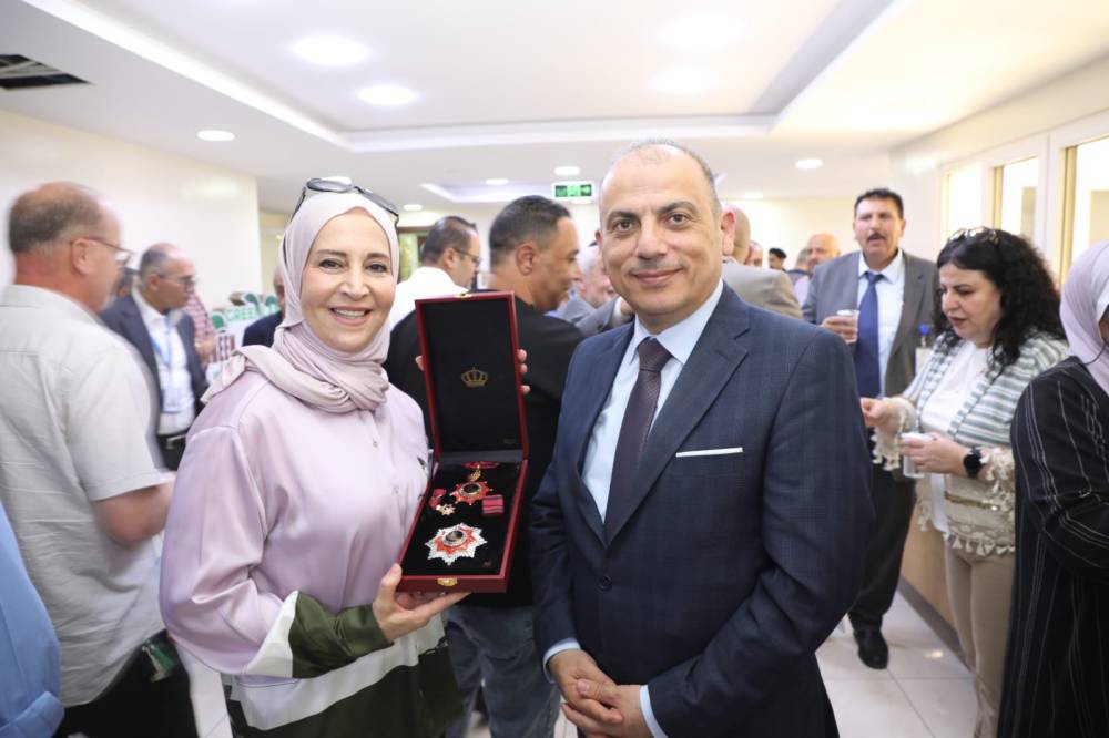 بمناسبة اليوبيل الفضي لتولي جلالة الملك عبدالله الثاني ابن الحسين سلطاته الدستورية   حداد يكرم متقاعدي البحوث الزراعية