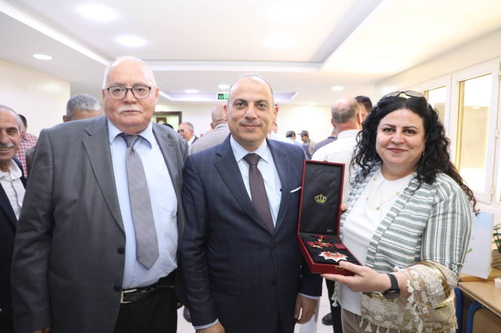 بمناسبة اليوبيل الفضي لتولي جلالة الملك عبدالله الثاني ابن الحسين سلطاته الدستورية   حداد يكرم متقاعدي البحوث الزراعية