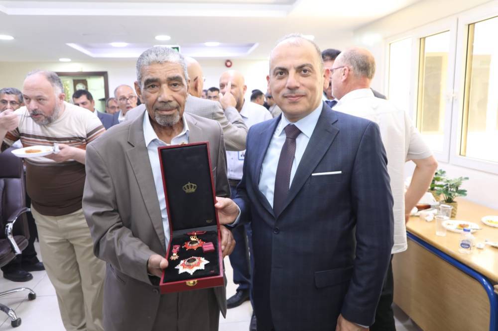 بمناسبة اليوبيل الفضي لتولي جلالة الملك عبدالله الثاني ابن الحسين سلطاته الدستورية   حداد يكرم متقاعدي البحوث الزراعية