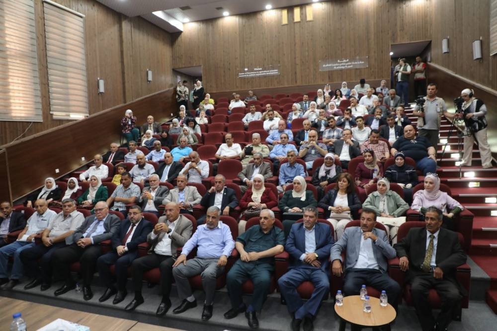 بمناسبة اليوبيل الفضي لتولي جلالة الملك عبدالله الثاني ابن الحسين سلطاته الدستورية   حداد يكرم متقاعدي البحوث الزراعية