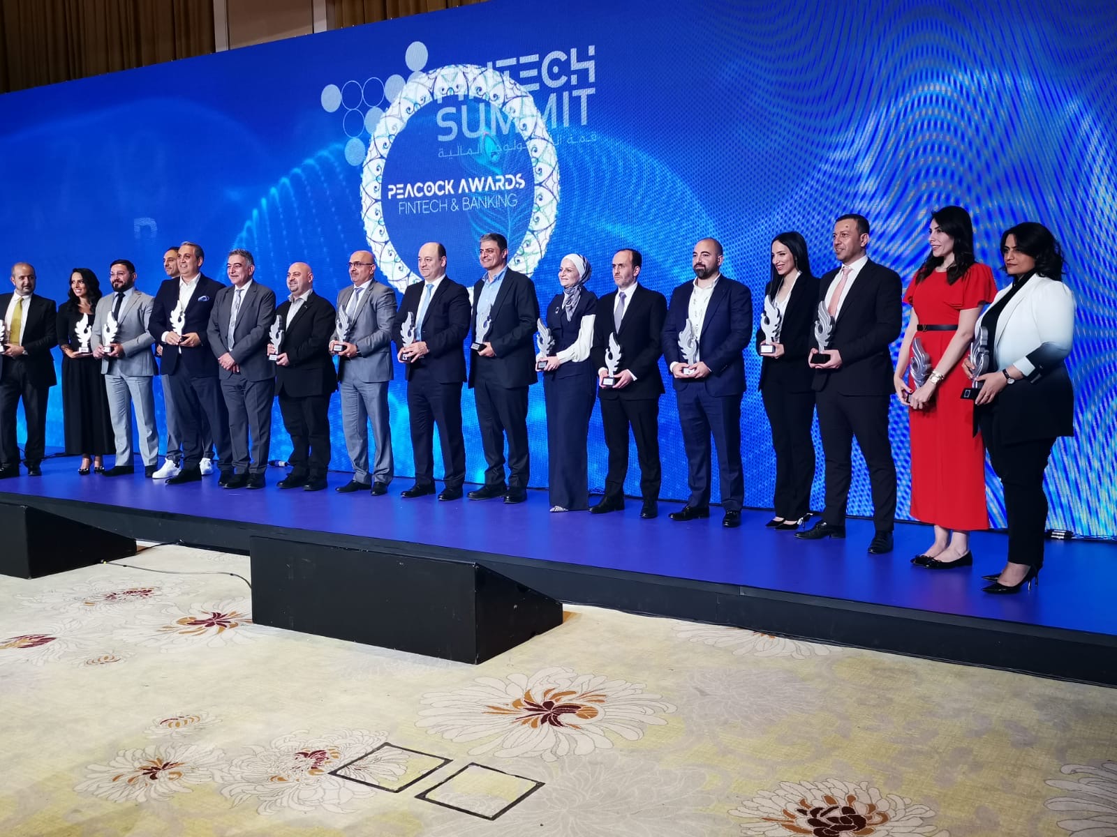 عمان الأهلية تُحرز جائزة أفضل جامعة لتعليم التكنولوجيا المالية