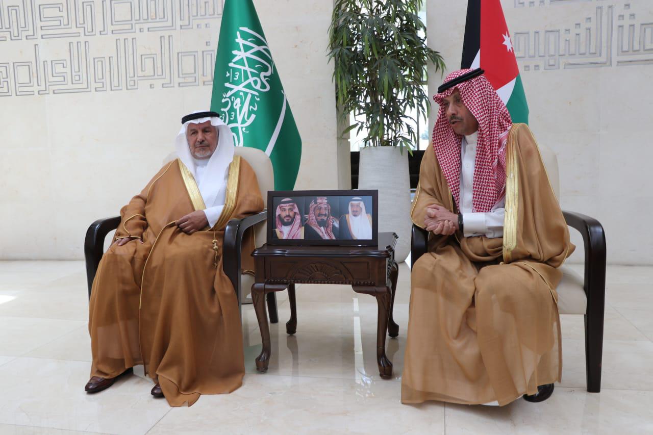 المشرف العام على مركز الملك سلمان للاغاثة والاعمال الانسانية يلتقي السفير السعودي لدى الاردن