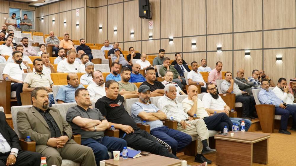 التجار بالمنطقة الحرة يناقشون تداعيات تعليمات استيراد المركبات الكهربائية