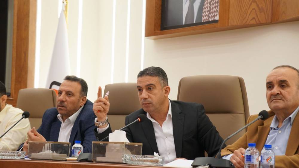 التجار بالمنطقة الحرة يناقشون تداعيات تعليمات استيراد المركبات الكهربائية