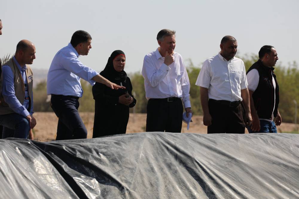 استيتيه يصطحب السفير البريطاني في جولة ميدانية في محافظة الكرك تشمل غور الصافي وغور فيفا والسويمة.