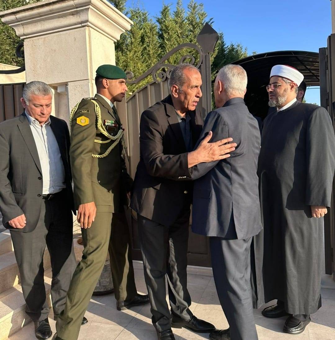 مندوبا عن الملك وولي العهد.. العيسوي يعزي عشيرة العربيات الحمود وآل الحلبي