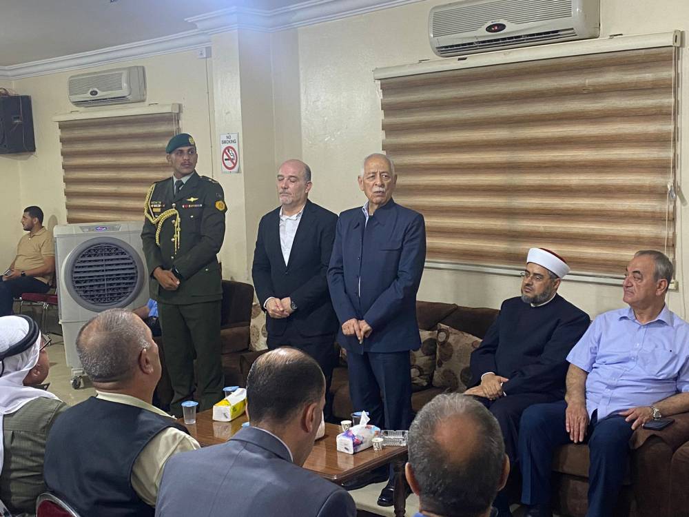 مندوبا عن الملك وولي العهد.. العيسوي يعزي عشيرة العربيات/ الحمود وآل الحلبي