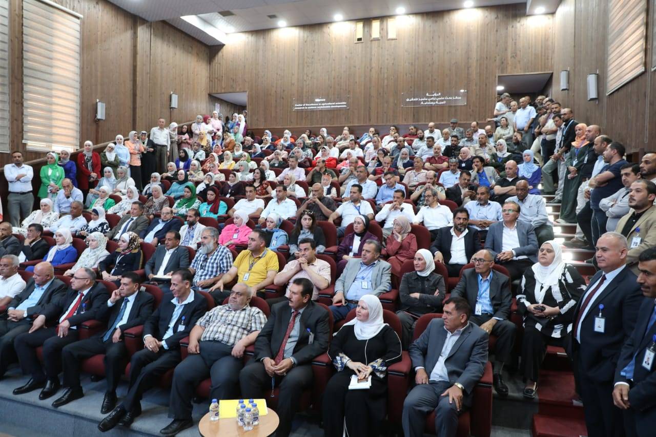 ابو حمور يوجه الباحثين لتعزيز البحث العلمي الزراعي