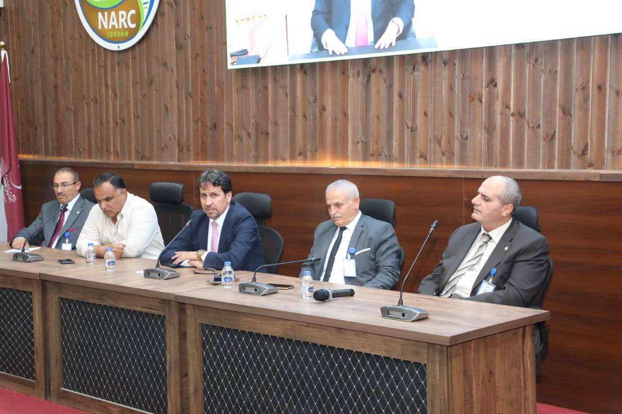 ابو حمور يوجه الباحثين لتعزيز البحث العلمي الزراعي 