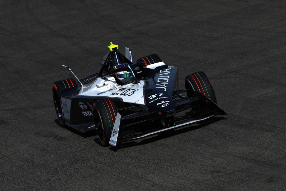 فريق جاكوار TCS للسباقات يشارك في مهرجان جودوود للسرعة لأول مرة عبر طلعة كهربائية على مسار تسلق التلّ الشهير