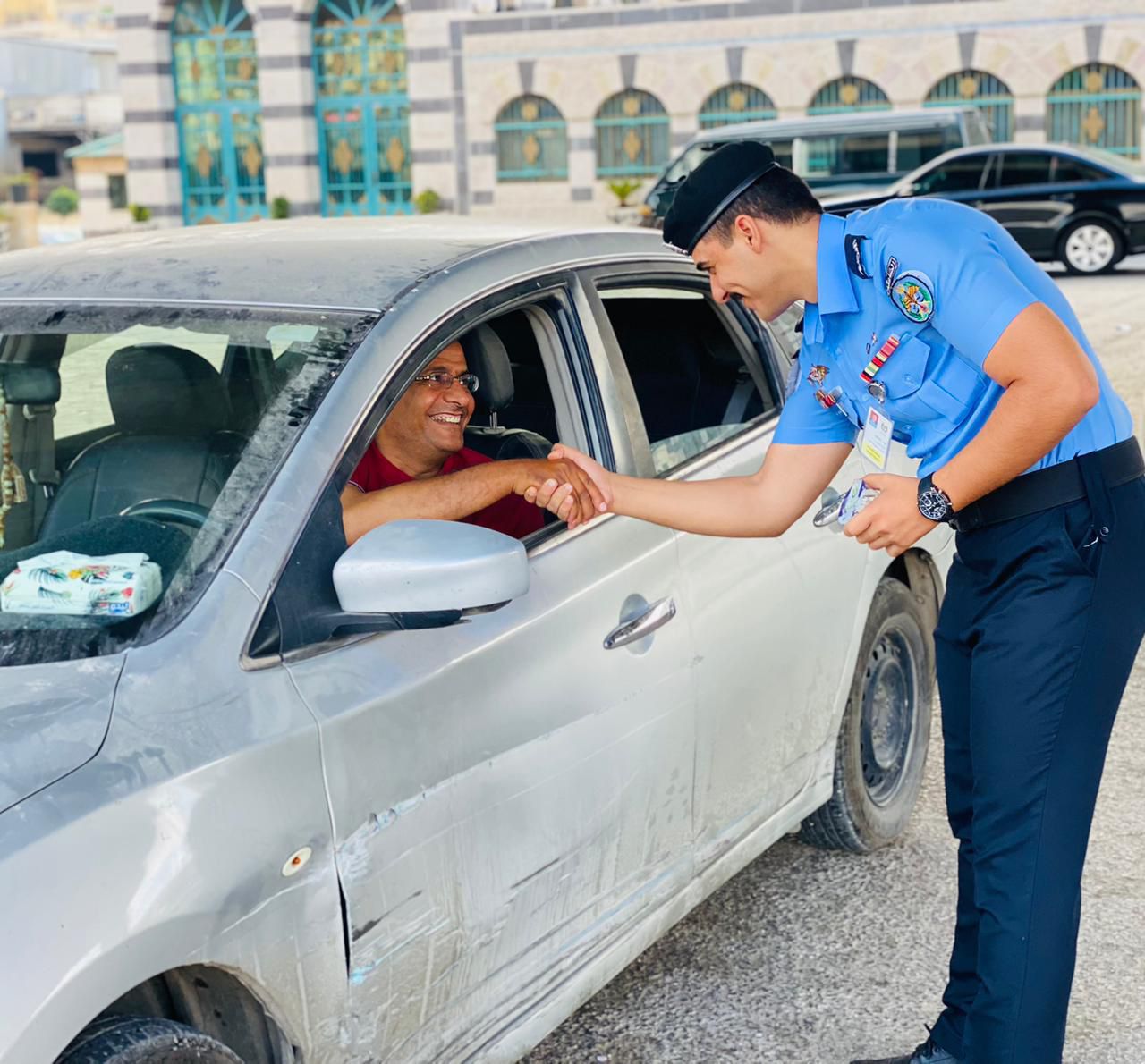 نظمت مديرية الأمن العام، ومنذ صباح اليوم جولات ميدانية من الشرطة المجتمعية