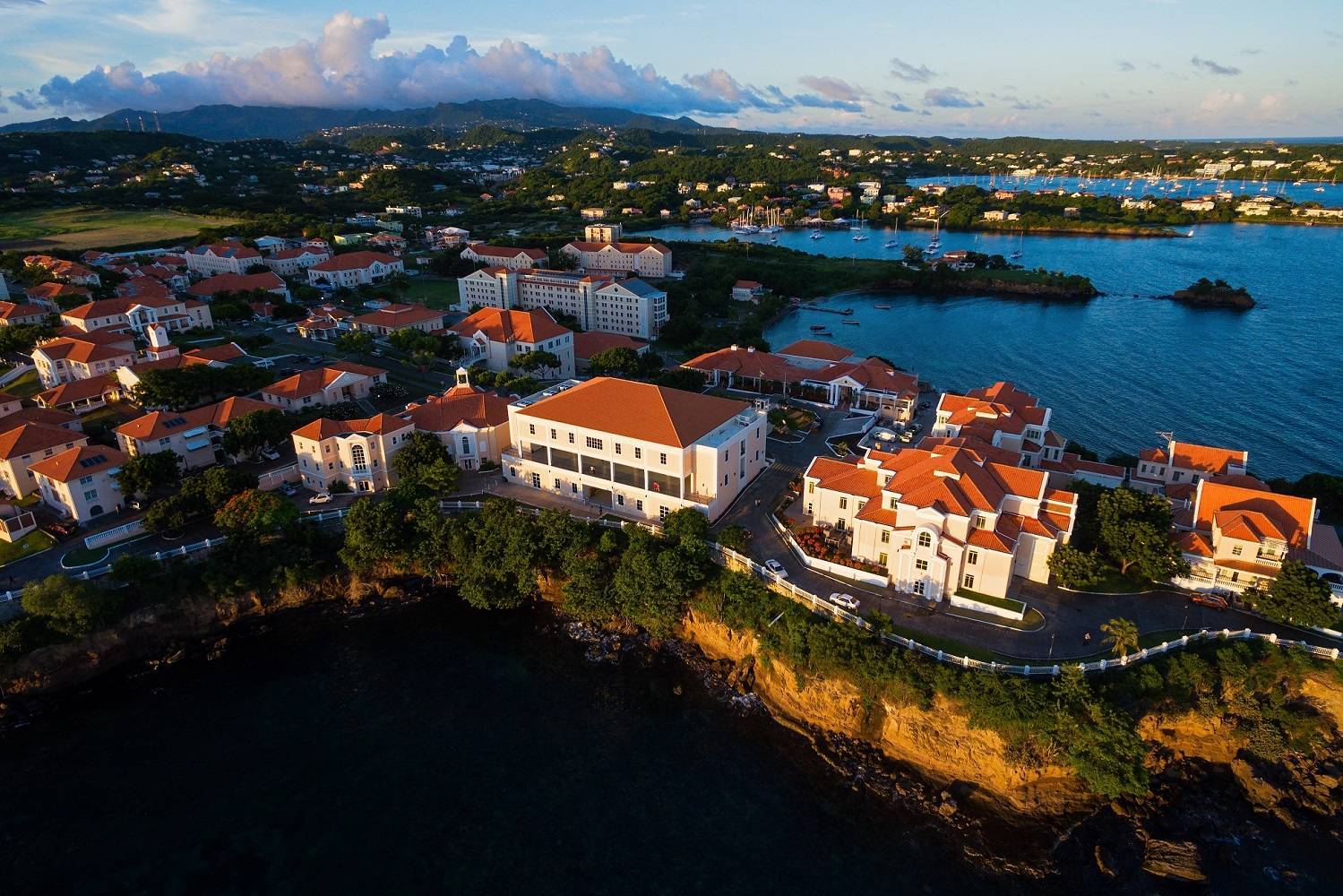 مجموعة من النصائح المفيدة من كلية الطب بجامعة سانت جورج في غرينادا للاستعداد  لمرحلة الحياة الجامعية