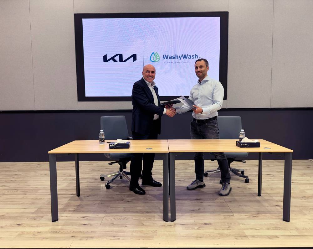 كيا الأردن وبمشاركة موظفيها تتعاون مع WashyWash لدعم التعليم في الأردن من خلال مبادرة فرّحهم لتوزيع الحقائب المدرسية
