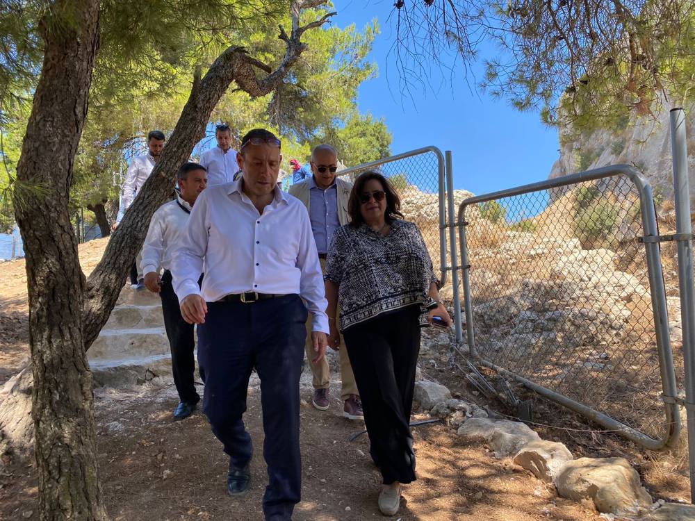 السقاف والقيسي والردايدة في جولة ميدانية لمشروع تلفريك عجلون وقلعة عجلون،