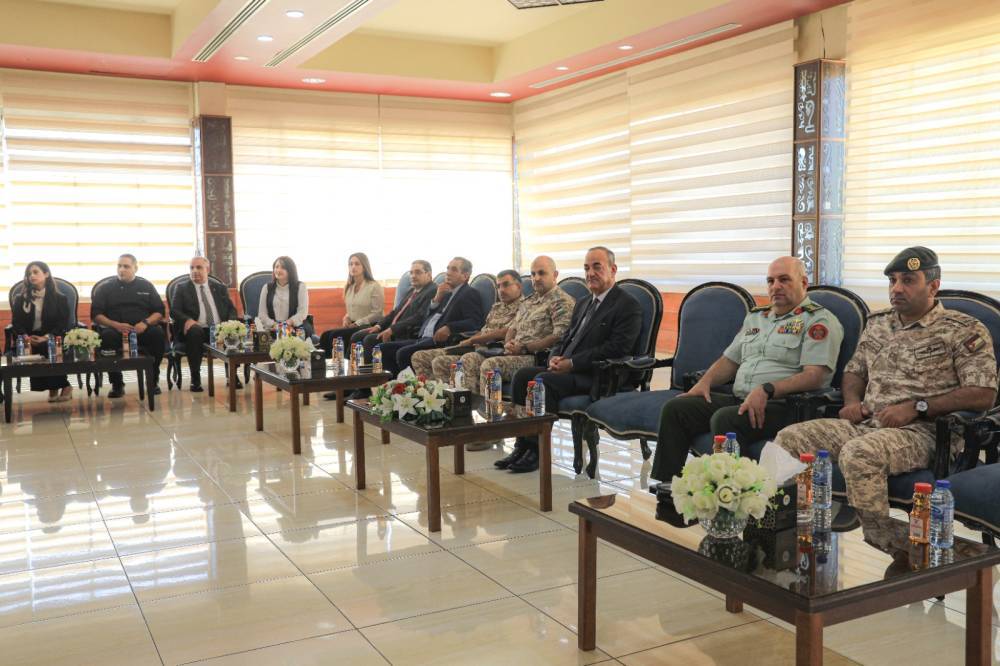 تخريج 40 موظف شاركوا في دورة تدريبية مكثفة بـ مهارات الضيافة في فندق القوات المسلحة