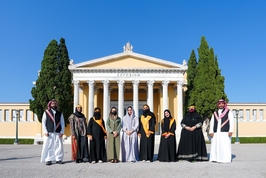 المعهد الملكي للفنون التقليدية «وِرث» يبهر اليونان بفن القط العسيري