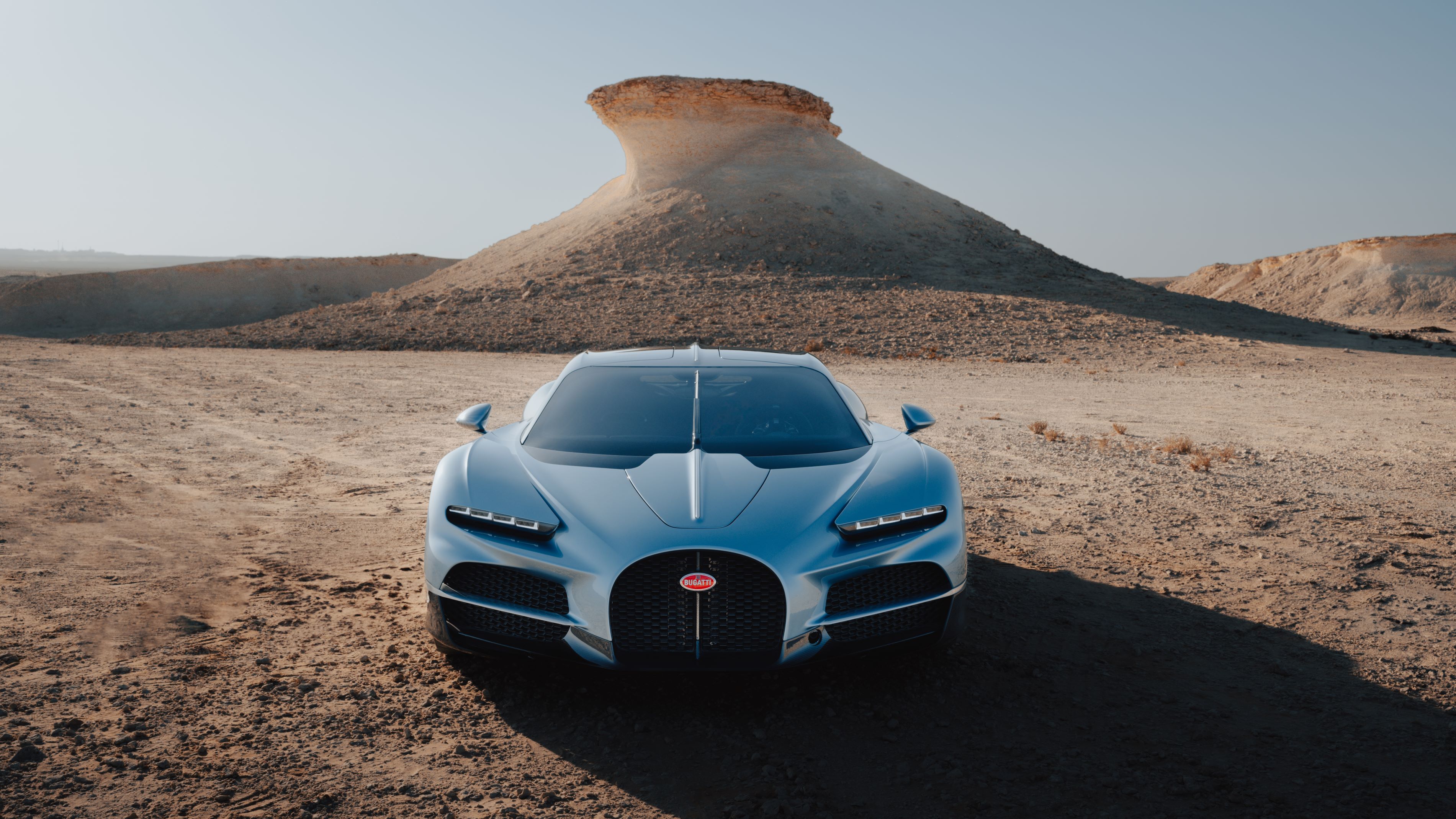 Bugatti Tourbillon الجديدة تتألّق بظهورها الأول في الدوحة 