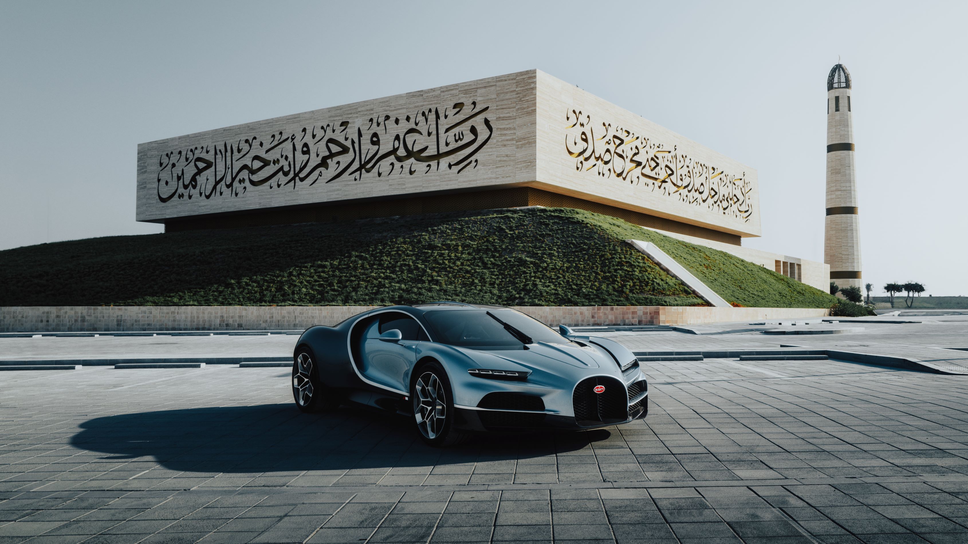 Bugatti Tourbillon الجديدة تتألّق بظهورها الأول في الدوحة 