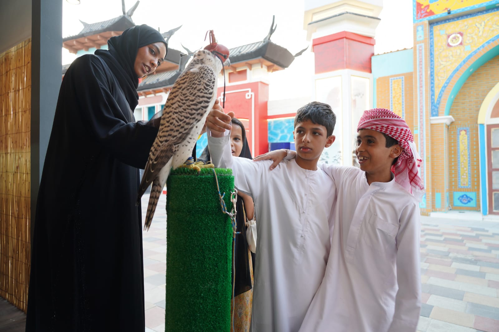 نادي صقّاري الإمارات يستقطب زوار مهرجان الشيخ زايد