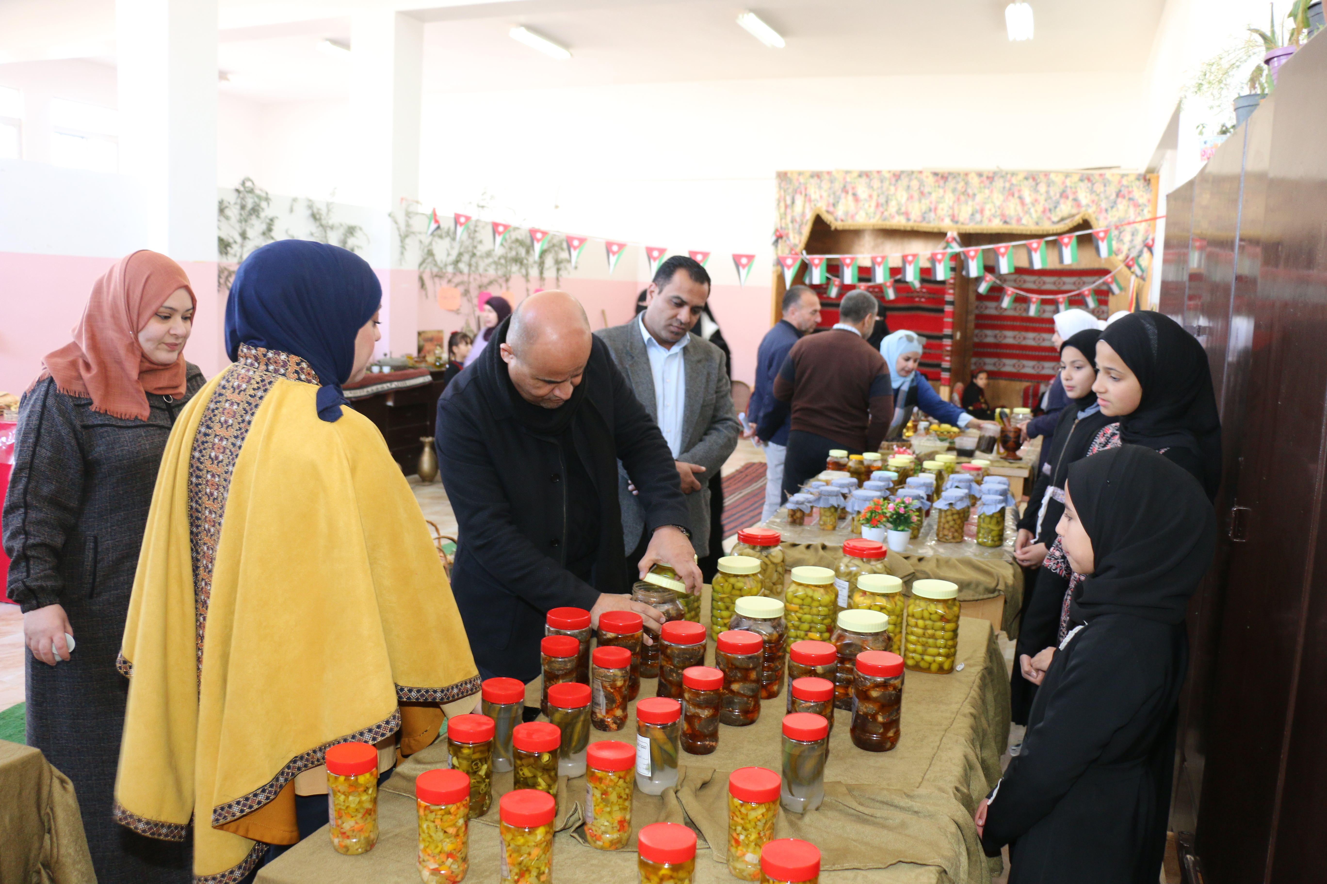 الحباشنة يرعى افتتاح معرض الزيتون والصناعات الغذائية في مدرسة فاطمة عبد الحميد مصلح الثانوية – معان