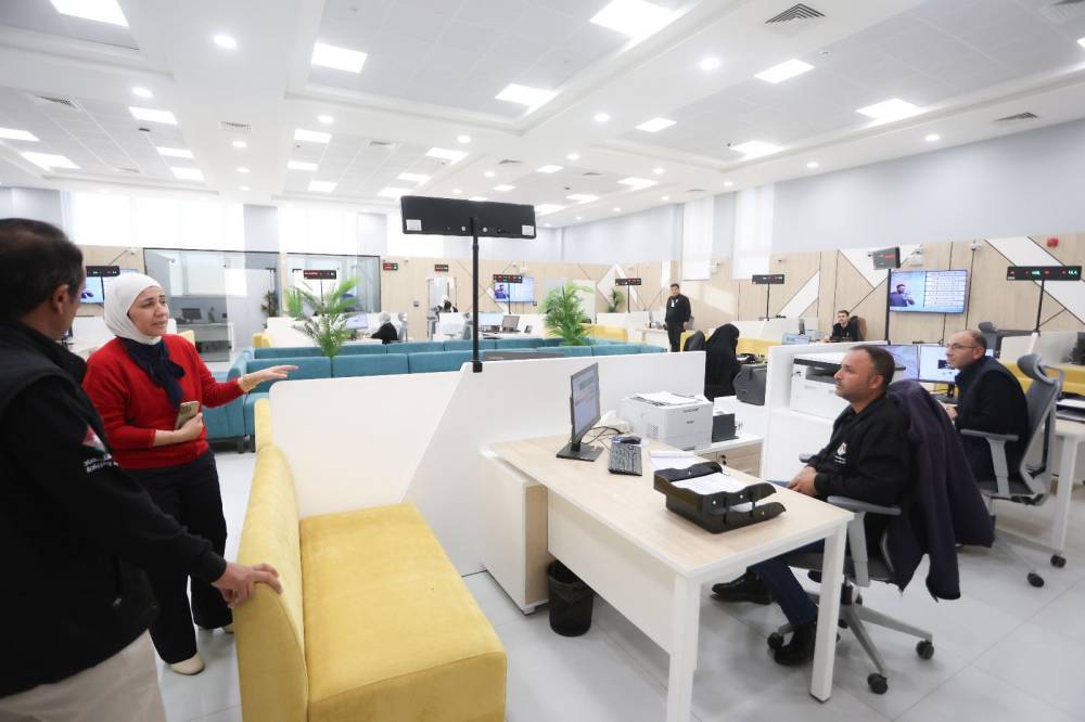 أمين عام وزارة الاقتصاد الرقمي والريادة تتفقد مراكز الخدمات الحكومية في الجنوب