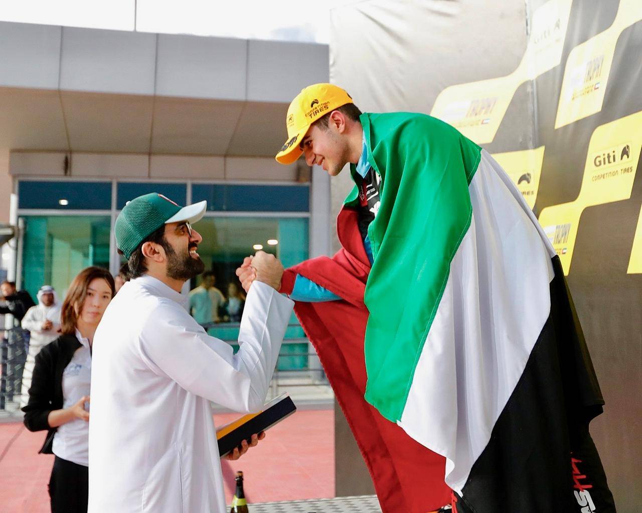 البطل الاماراتي الموهوب راشد الظاهري يتوجه إلى حلبة ياس للمنافسة في سباقات كأس الامارات في الفورمولا