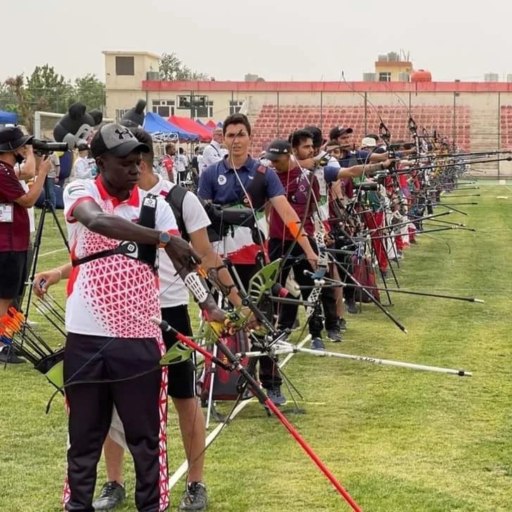 بطل سوداني بالقوس والسهم يحظى باهتمام عراقي ويتمنى دعما سودانيا