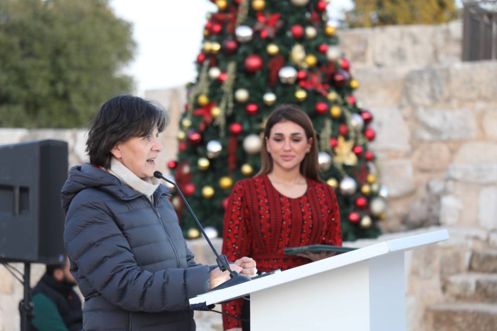 وزيرة السياحة والآثار تضيء شجرة عيد الميلاد في موقع مار الياس بعجلون