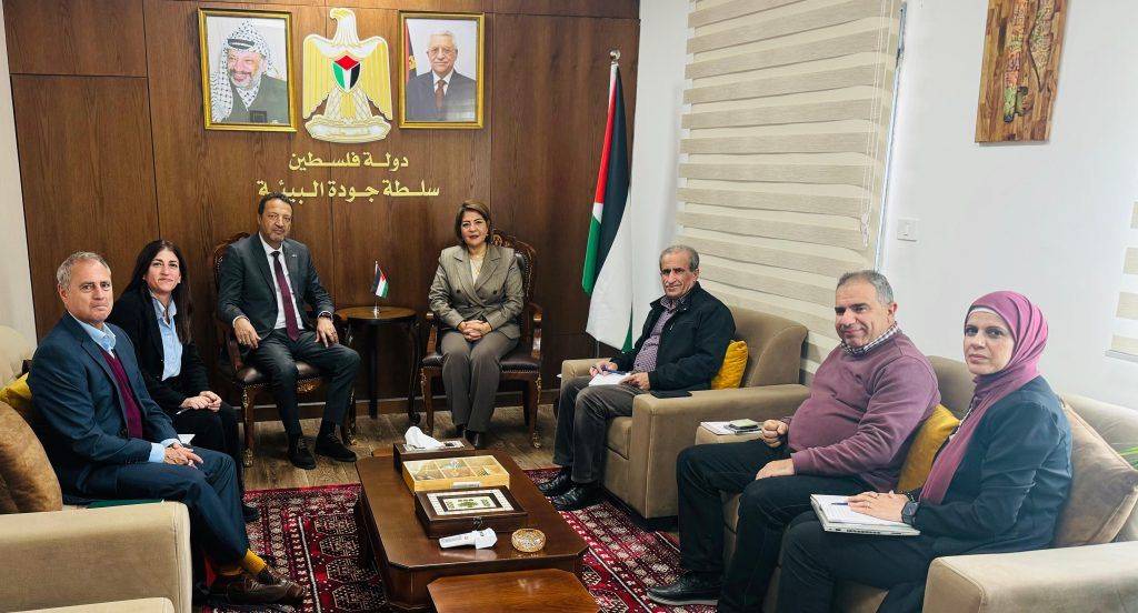 د. التميمي تطلع مسؤول التعاون في الاتحاد الأوروبي على الوضع البيئي وآثار العدوان الإسرائيلي