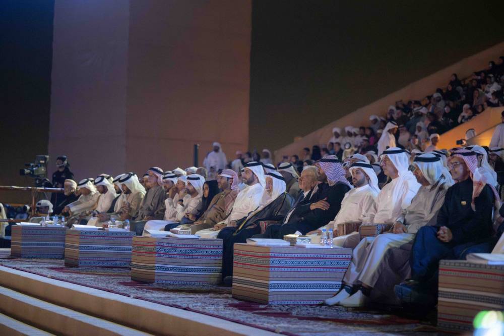 حاكم الشارقة يشهد انطلاق فعاليات الدورة الثامنة من مهرجان المسرح الصحراوي
