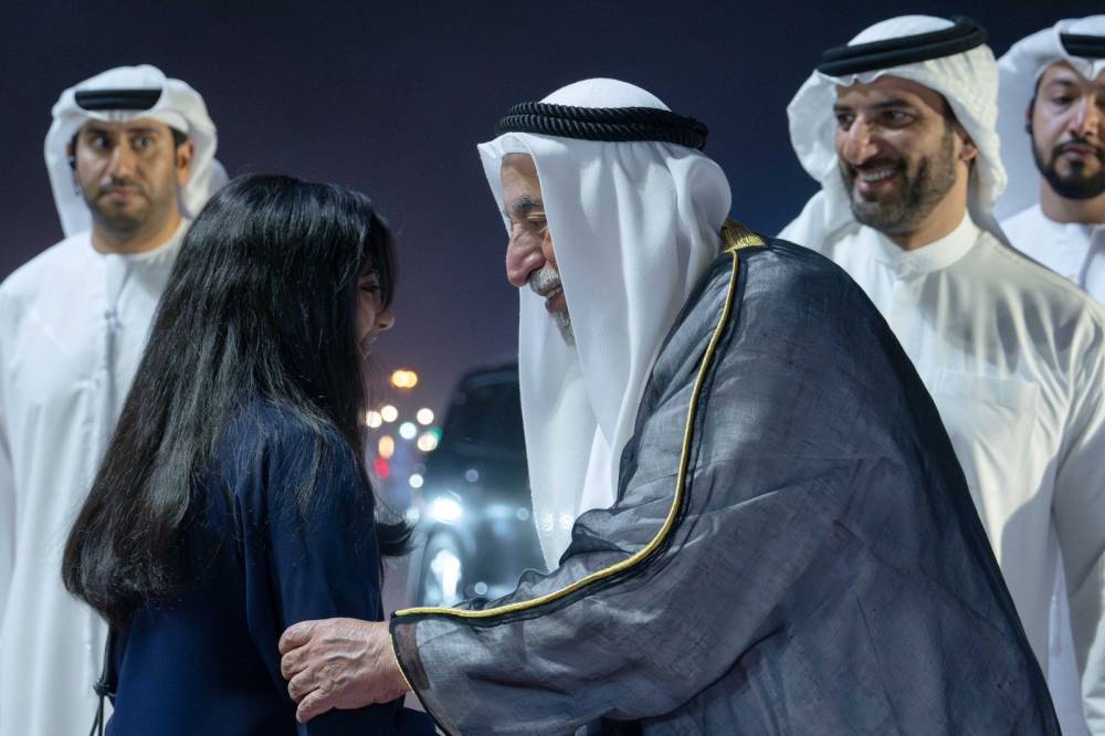 حاكم الشارقة يشهد انطلاق فعاليات الدورة الثامنة من مهرجان المسرح الصحراوي