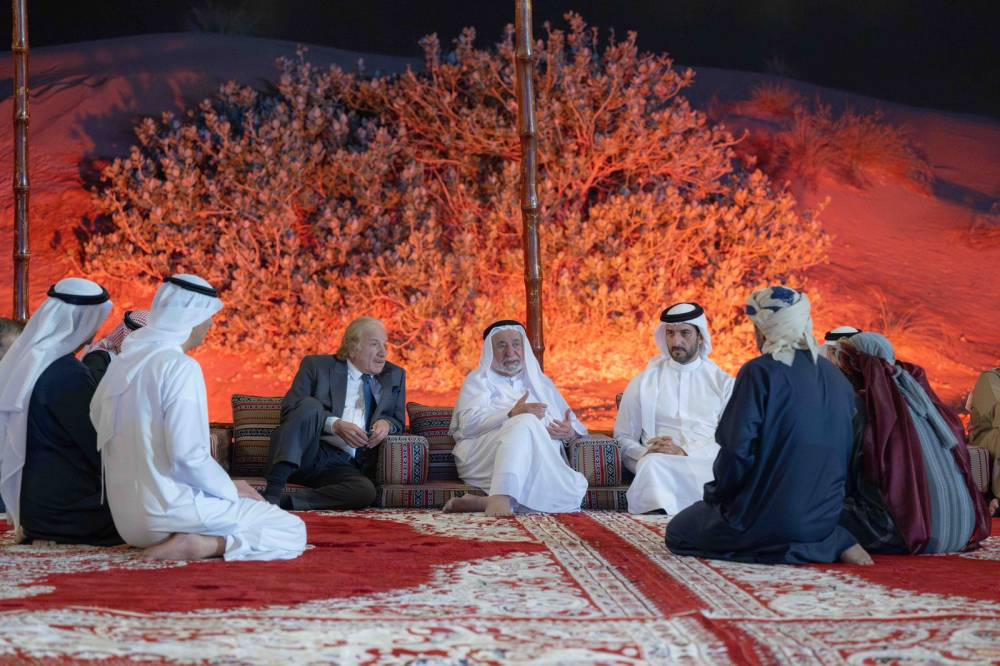 حاكم الشارقة يشهد انطلاق فعاليات الدورة الثامنة من مهرجان المسرح الصحراوي