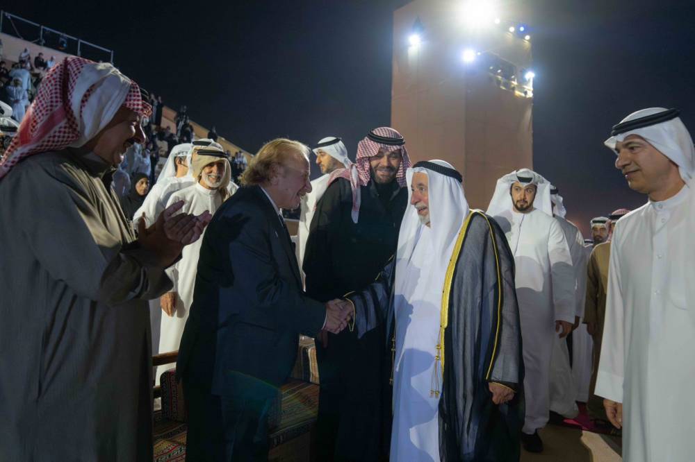 حاكم الشارقة يشهد انطلاق فعاليات الدورة الثامنة من مهرجان المسرح الصحراوي