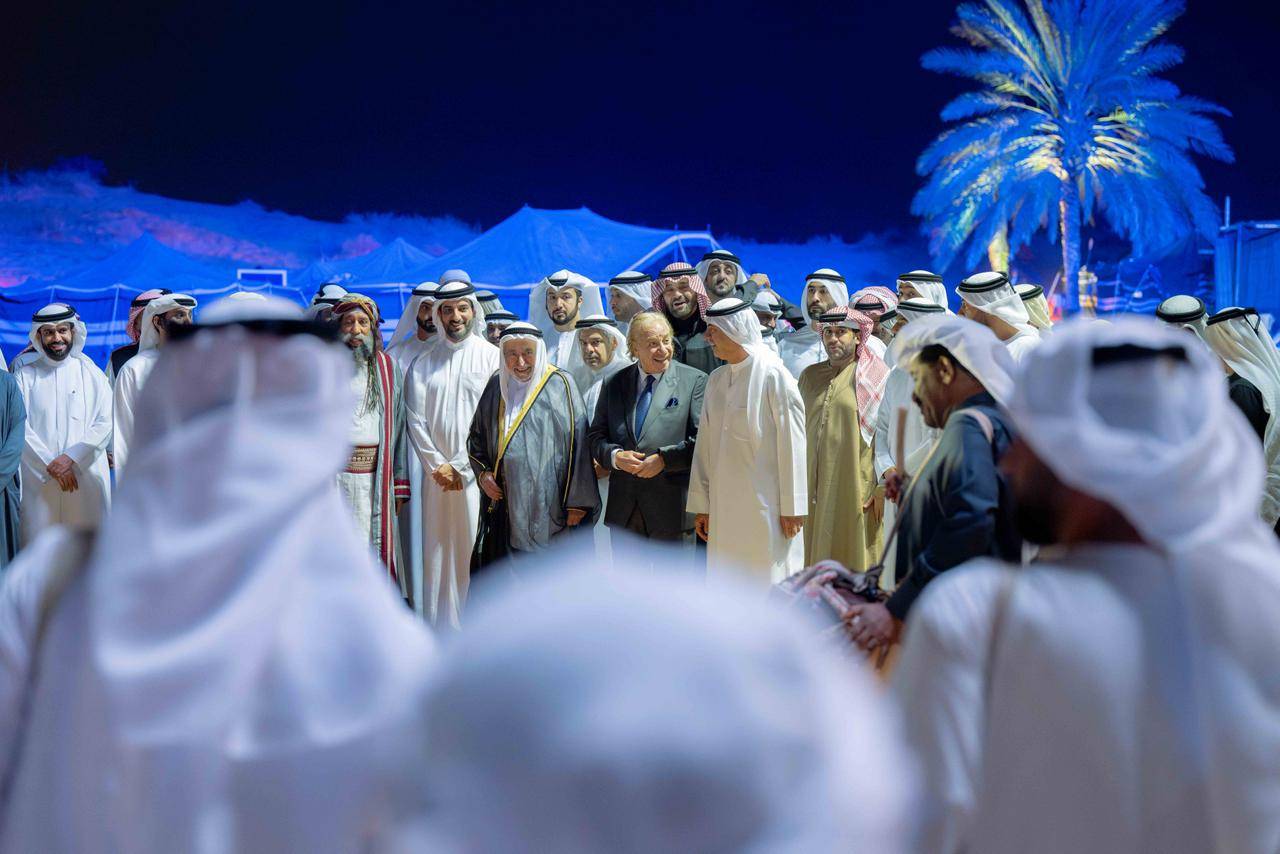 حاكم الشارقة يشهد انطلاق فعاليات الدورة الثامنة من مهرجان المسرح الصحراوي