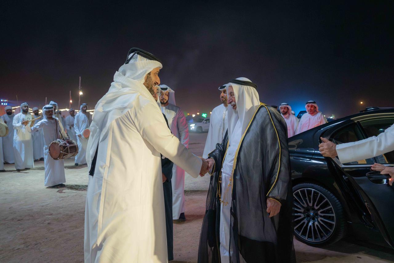 حاكم الشارقة يشهد انطلاق فعاليات الدورة الثامنة من مهرجان المسرح الصحراوي
