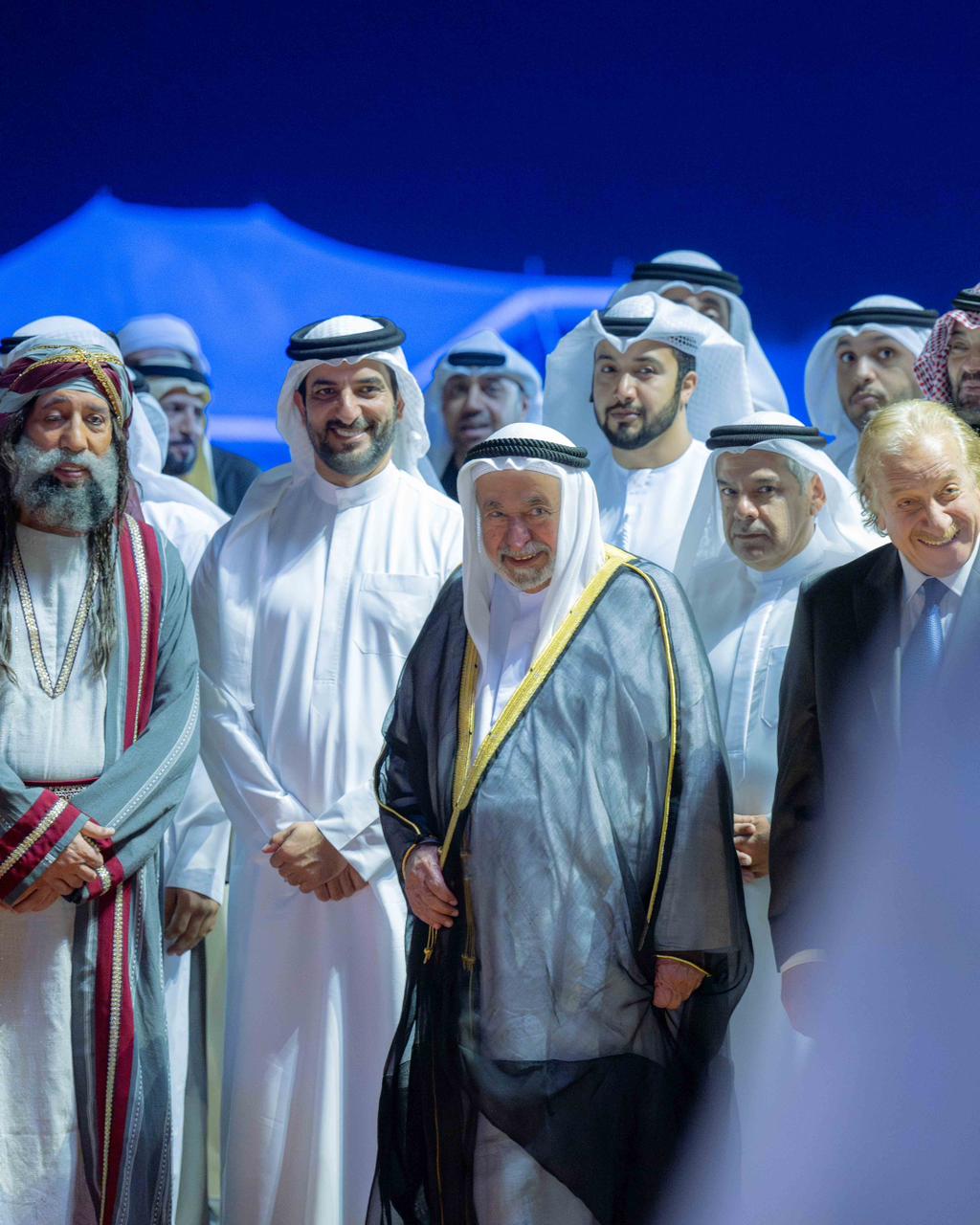 حاكم الشارقة يشهد انطلاق فعاليات الدورة الثامنة من مهرجان المسرح الصحراوي