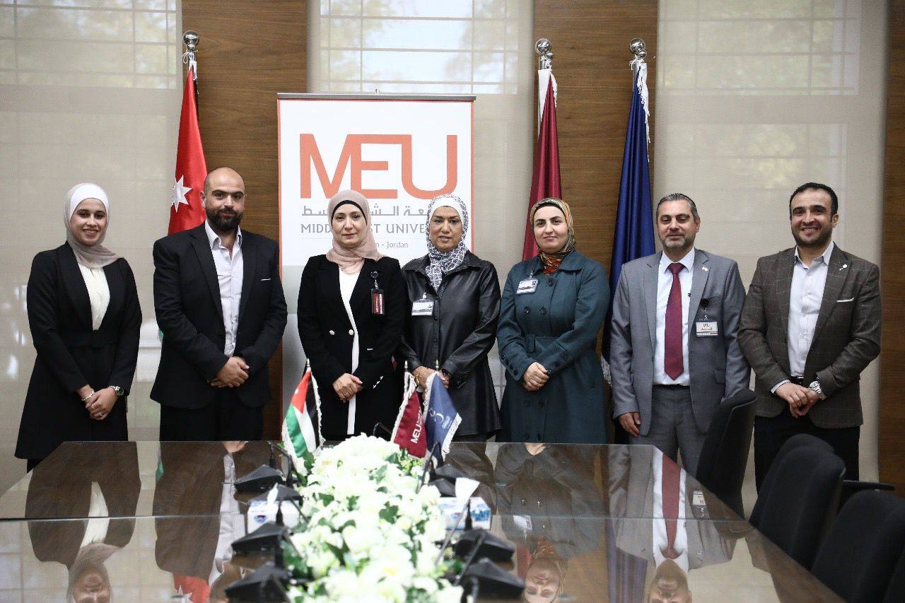 اتفاقية تعاون بين الشرق الأوسط وادرس – جو لترقية مهارات الطلبة التقنية