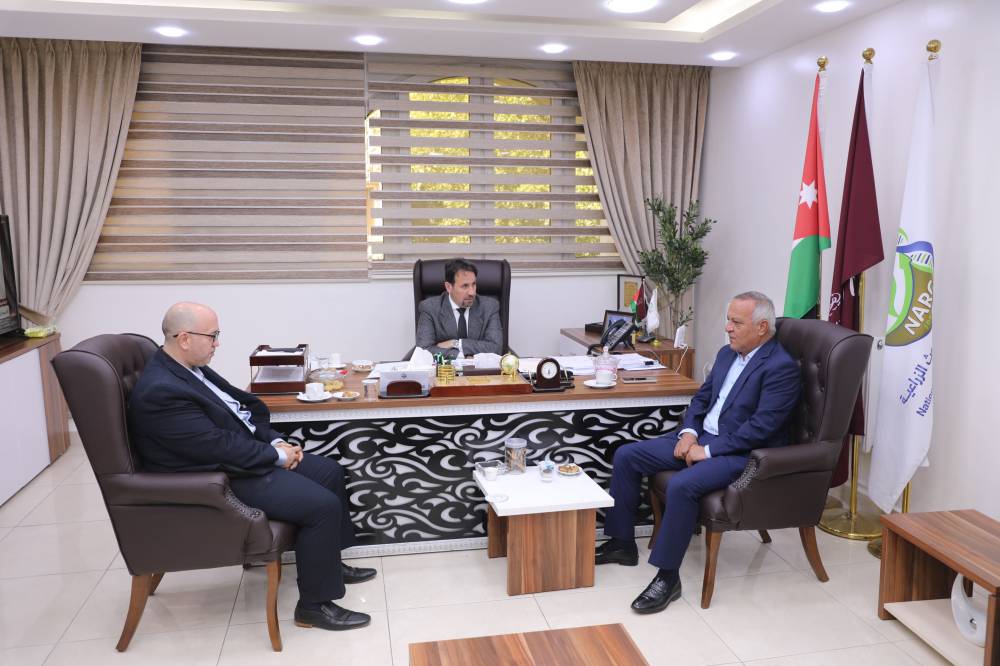 المركز الإقليمي للإصلاح الزراعي يكرم البحوث الزراعية لمساهمتة في إنجاح البرامج التدريبية 