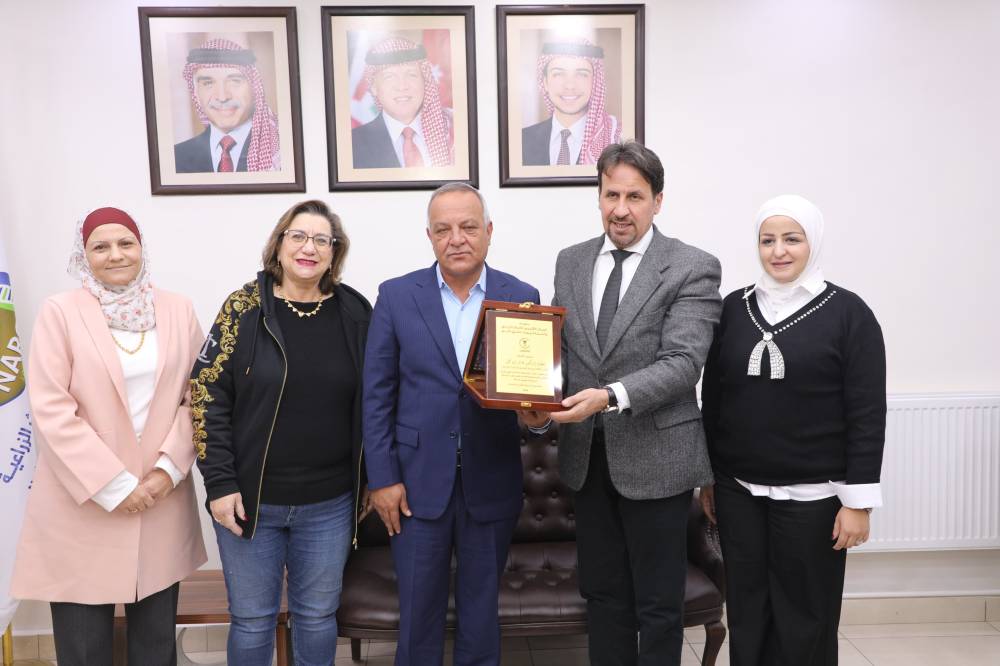المركز الإقليمي للإصلاح الزراعي يكرم البحوث الزراعية لمساهمتة في إنجاح البرامج التدريبية 