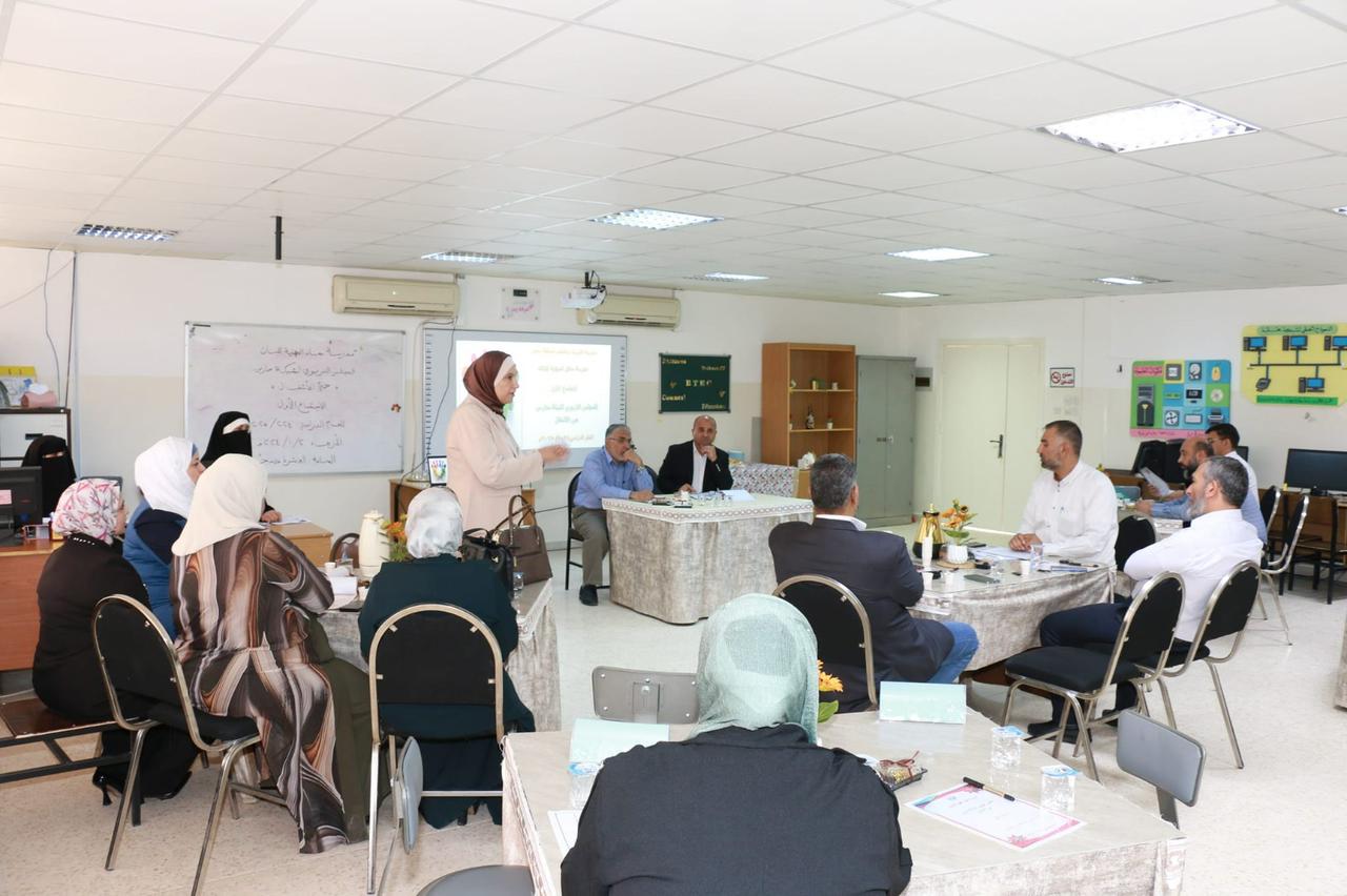 الحباشنة يتابع انطلاق الورشات التدريبية لمعلمي الحاسوب حول مادة المهارات الرقمية على مستوى مدارس مديرية معان