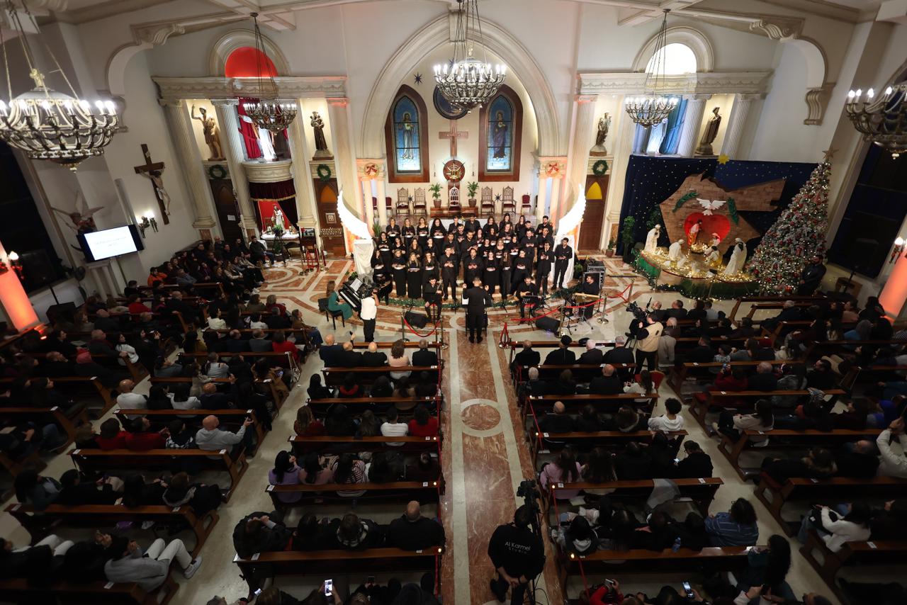 مجسم الأردن وفلسطين يمثّل مغارة الميلاد في كنيسة القلب