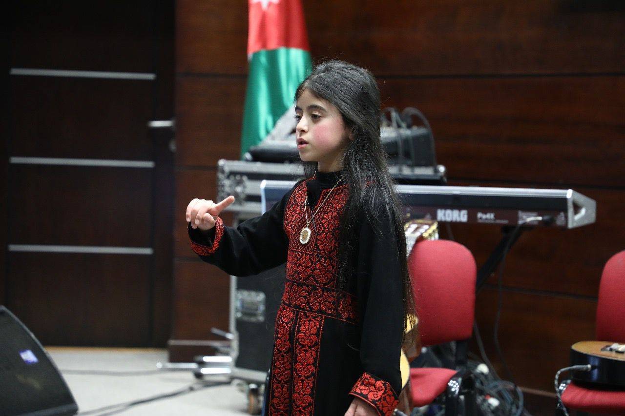 في محراب الضاد… الشرق الأوسط تحتفي بيوم اللغة العربية