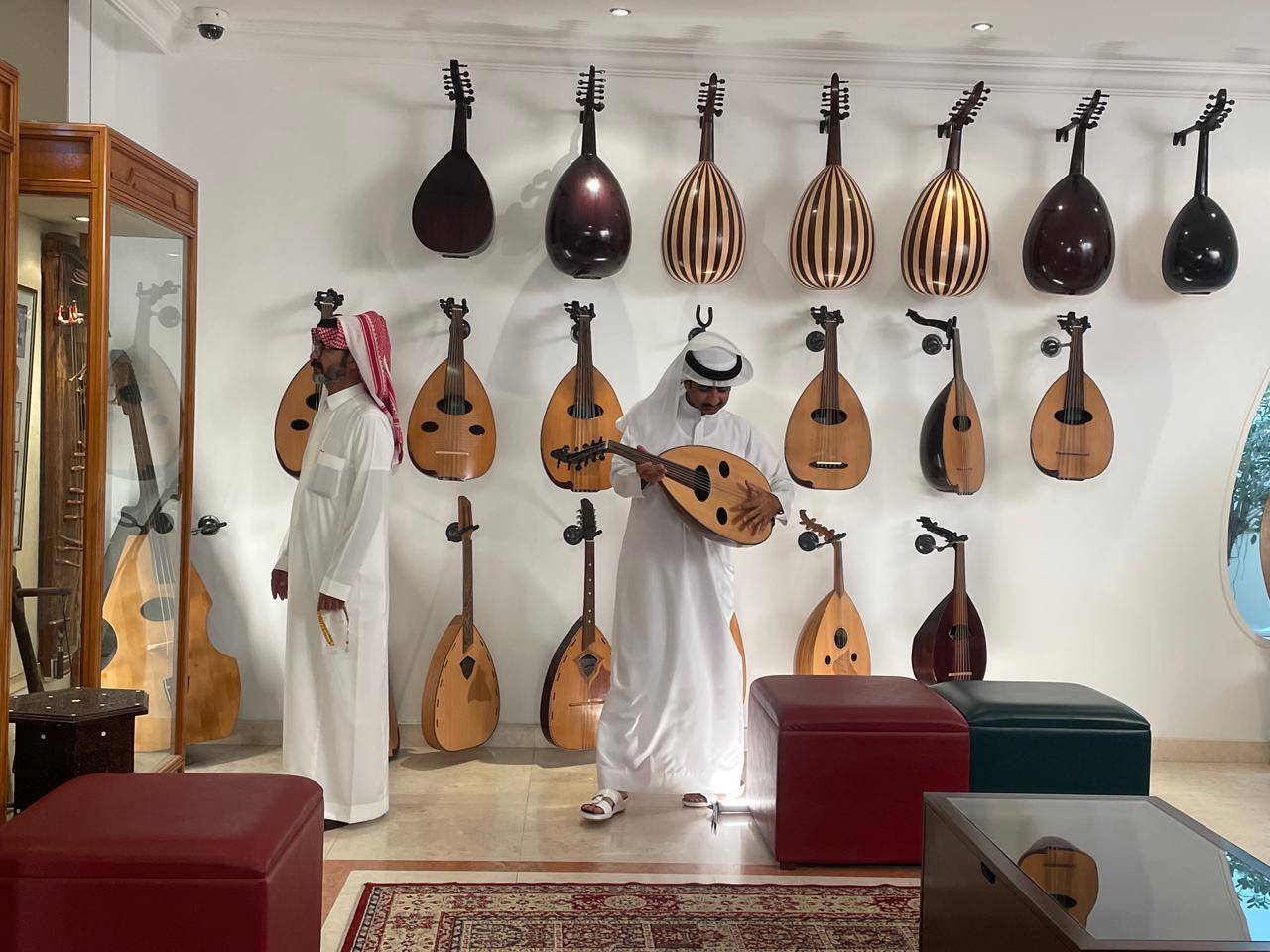 مشتركو «المنكوس» في ضيافة بيت العود العربي بأبوظبي