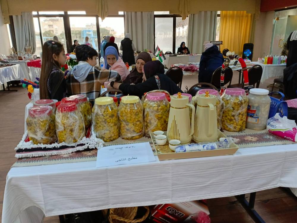 افتتاح بازار الصناعات البيتية الخيري لملتقى همم في مدينة الحسن للشباب