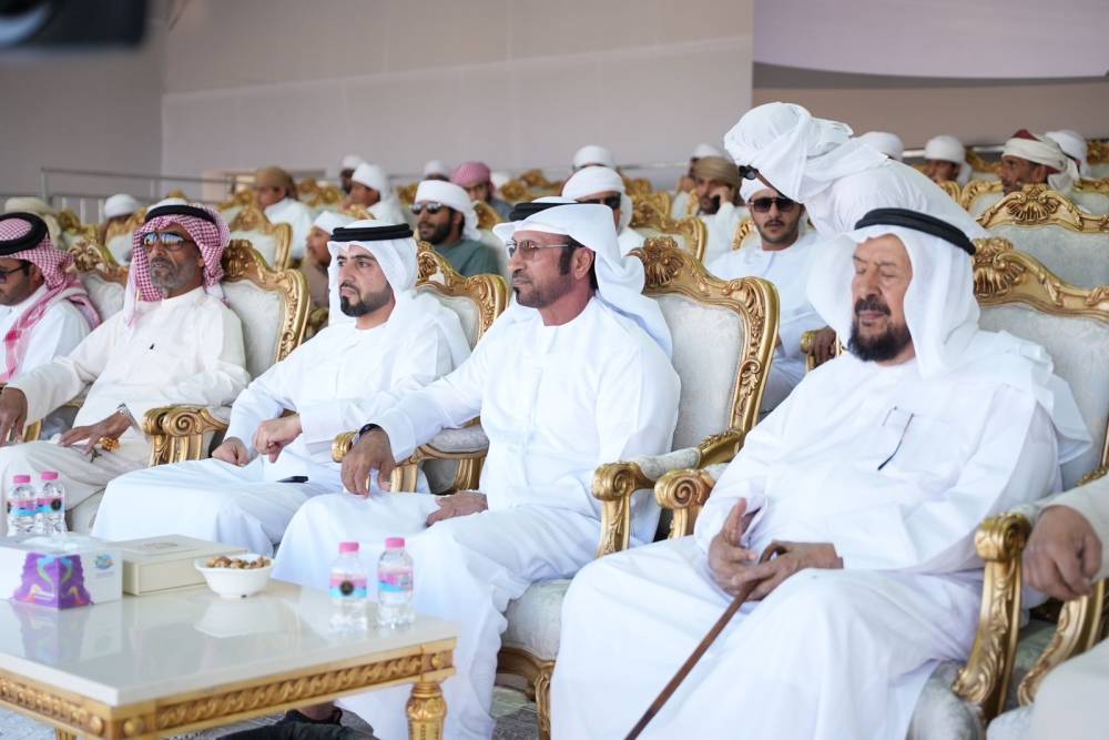 مزاينة الإبل في مهرجان محمد بن زايد لسباقات الهجن .. منافسات قوية بسن اللقايا