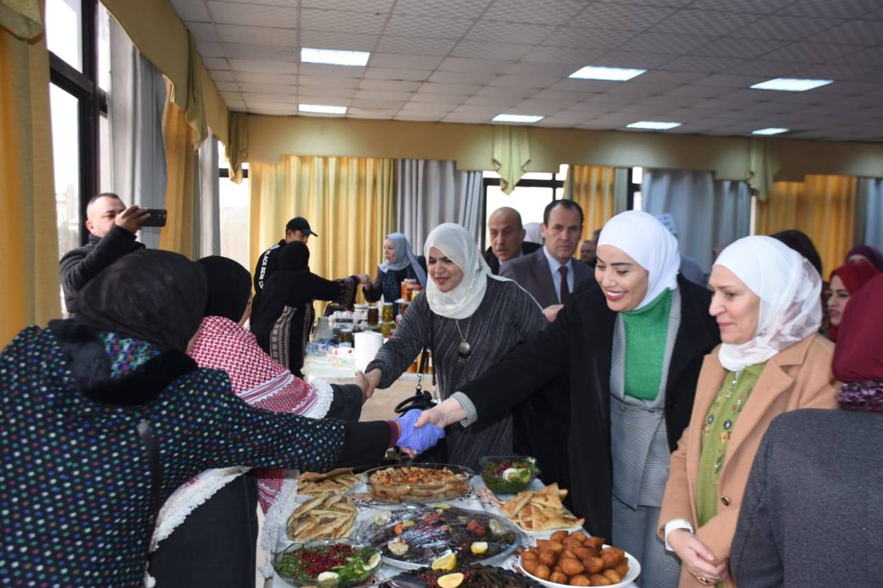 افتتاح بازار الصناعات البيتية الخيري لملتقى همم في مدينة الحسن للشباب